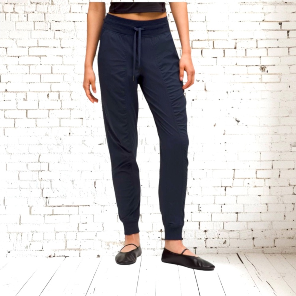lululemon athletica dance studio Mid-Rise joggers women’s pants size medium 8
